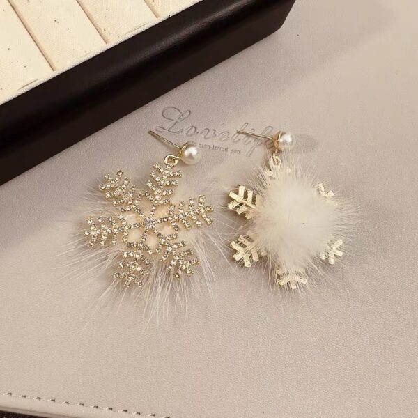 Christmas Snowflake Earrings Women's Full Diamond Pearl Plush Earrings - Image 9