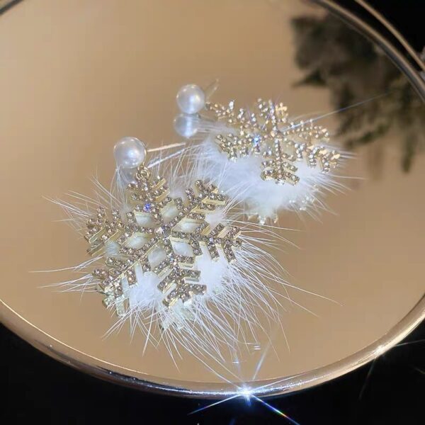Christmas Snowflake Earrings Women's Full Diamond Pearl Plush Earrings - Image 6