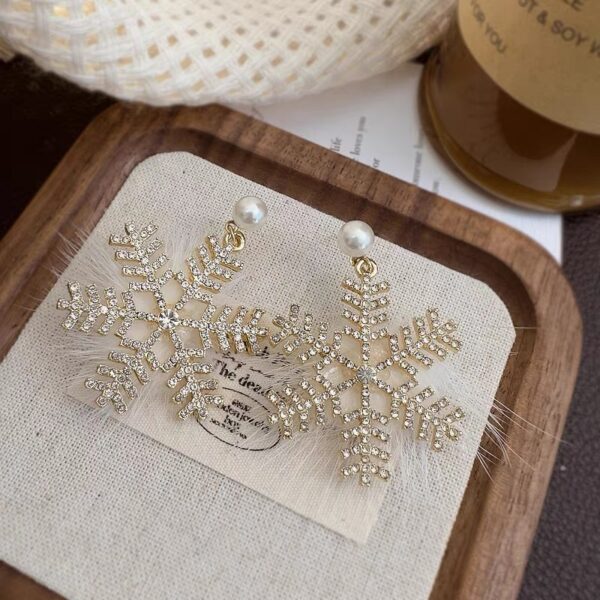 Christmas Snowflake Earrings Women's Full Diamond Pearl Plush Earrings - Image 7
