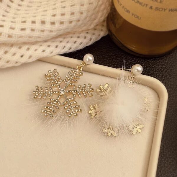 Christmas Snowflake Earrings Women's Full Diamond Pearl Plush Earrings - Image 8
