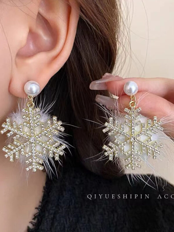 Christmas Snowflake Earrings Women's Full Diamond Pearl Plush Earrings - Image 11