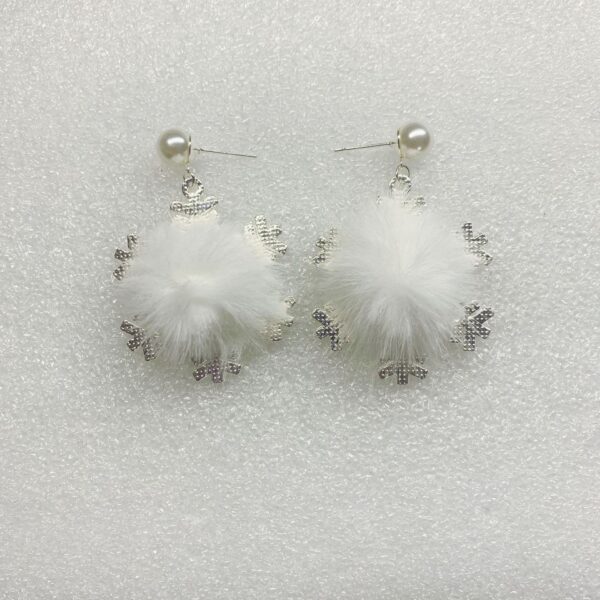 Christmas Snowflake Earrings Women's Full Diamond Pearl Plush Earrings in uea