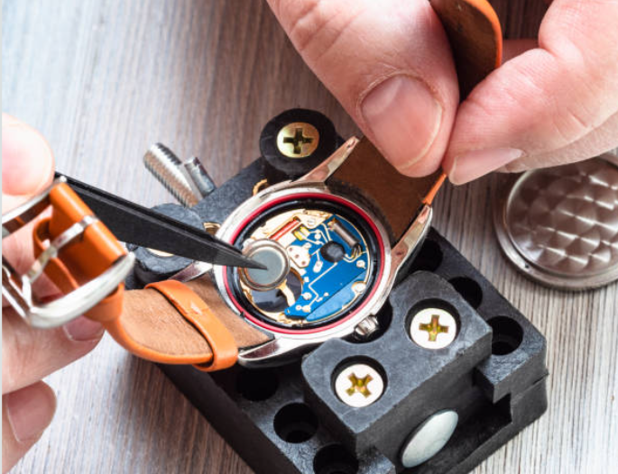 Replacing a watch battery isn’t just about popping the old cell out and dropping a new one in. It requires precision, care, and the right battery removal and installation tools to protect the delicate components inside your timepiece.