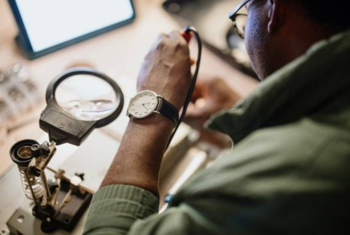 If there's one golden rule to follow during a battery swap, it’s this: ensure the battery voltage matches your watch.